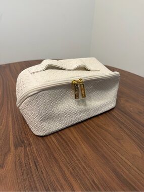Von Maur Woven Cosmetic Travel Case in White Vanity with Gold Hardware